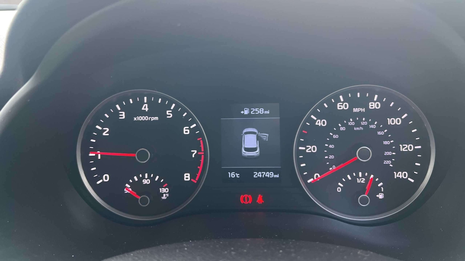 Used Kia Stonic 2018 for sale - 77661328: Photo 4