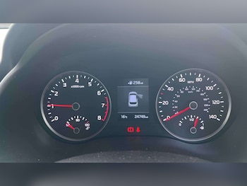 Used Kia Stonic 2018 for sale - 77661328: Photo