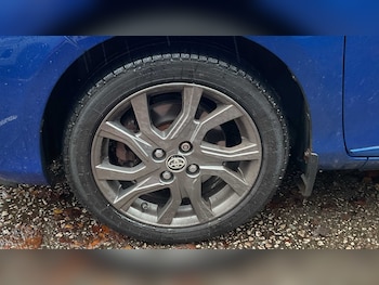 Used Toyota Yaris 2017 for sale - 77011312: Photo