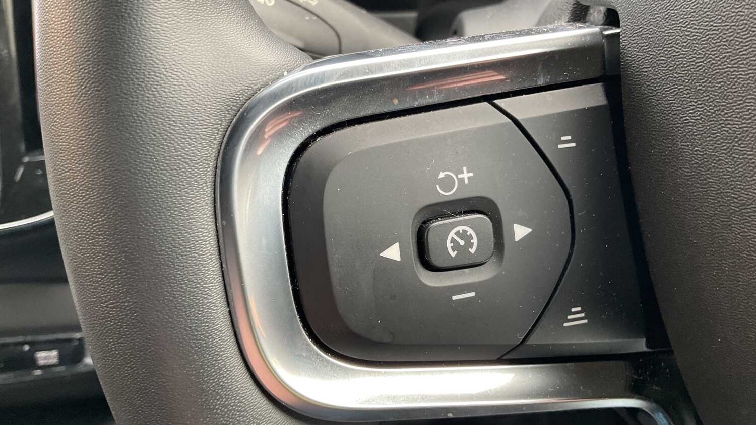 Used Volvo XC40 2021 for sale - 77561080: Photo 14