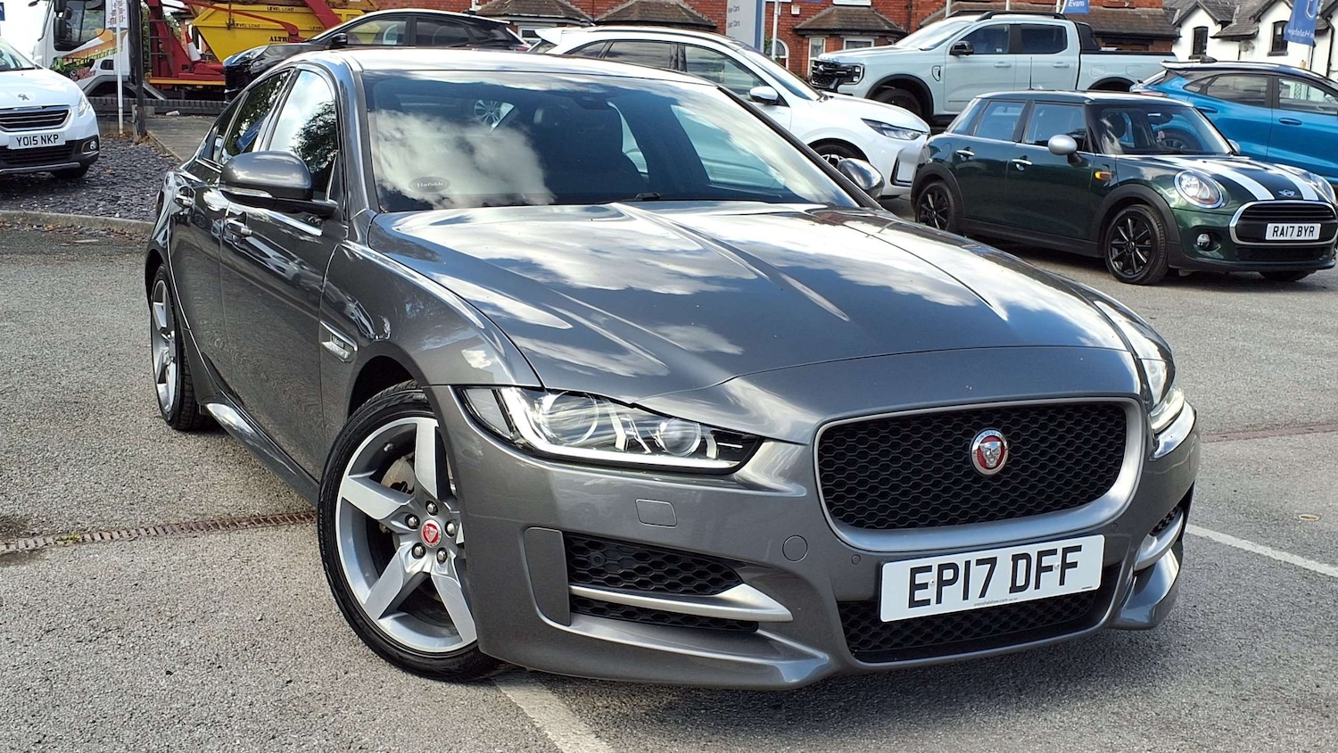 Used Jaguar XE 2017 for sale - 76170115: Photo 1