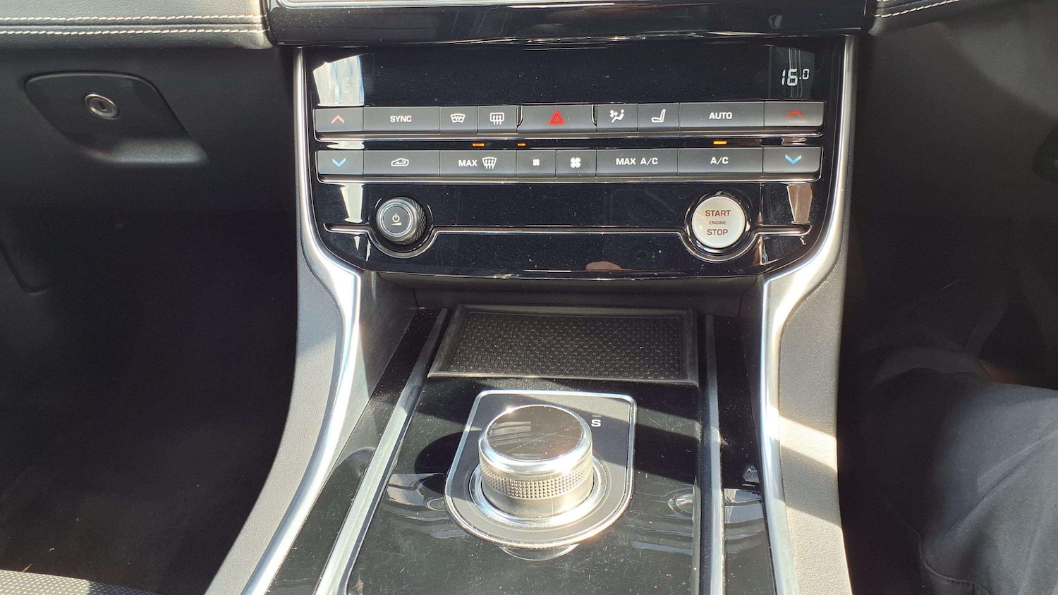 Used Jaguar XE 2017 for sale - 76170115: Photo 24