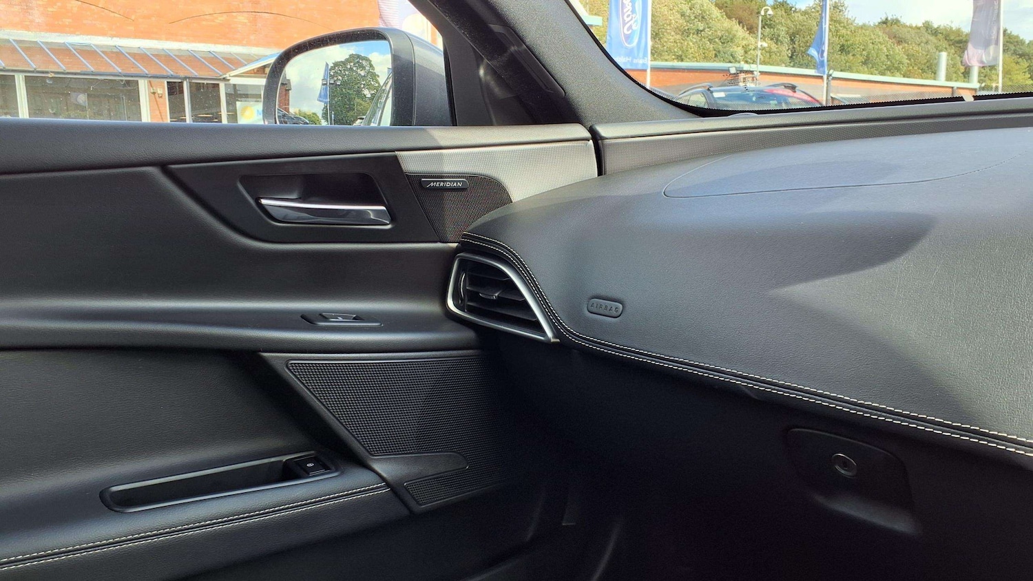 Used Jaguar XE 2017 for sale - 76170115: Photo 26