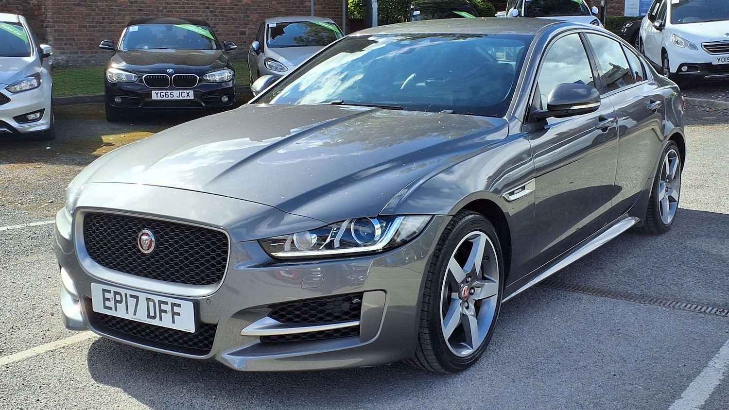 Used Jaguar XE 2017 for sale - 76170115: Photo 3