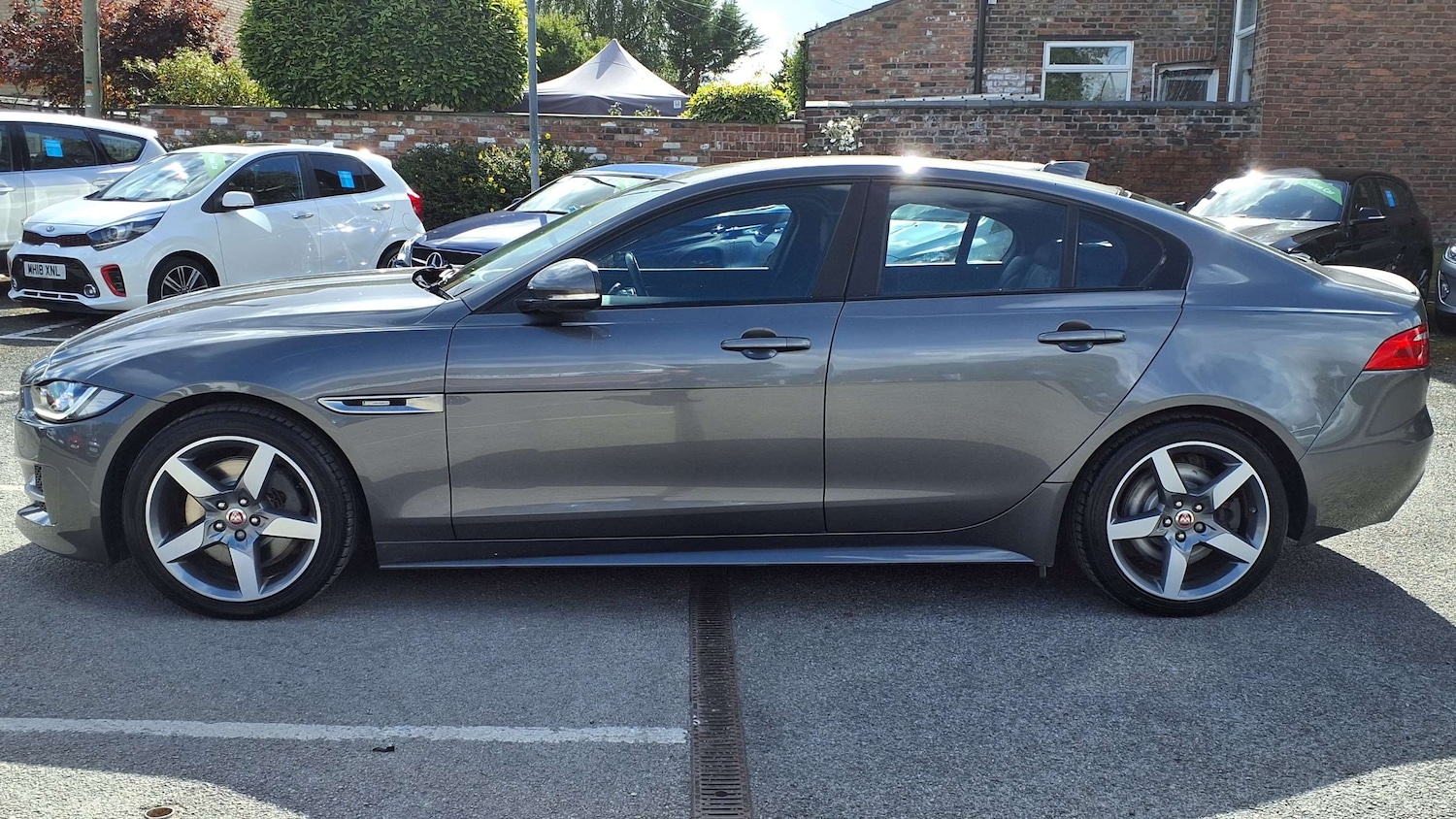 Used Jaguar XE 2017 for sale - 76170115: Photo 4