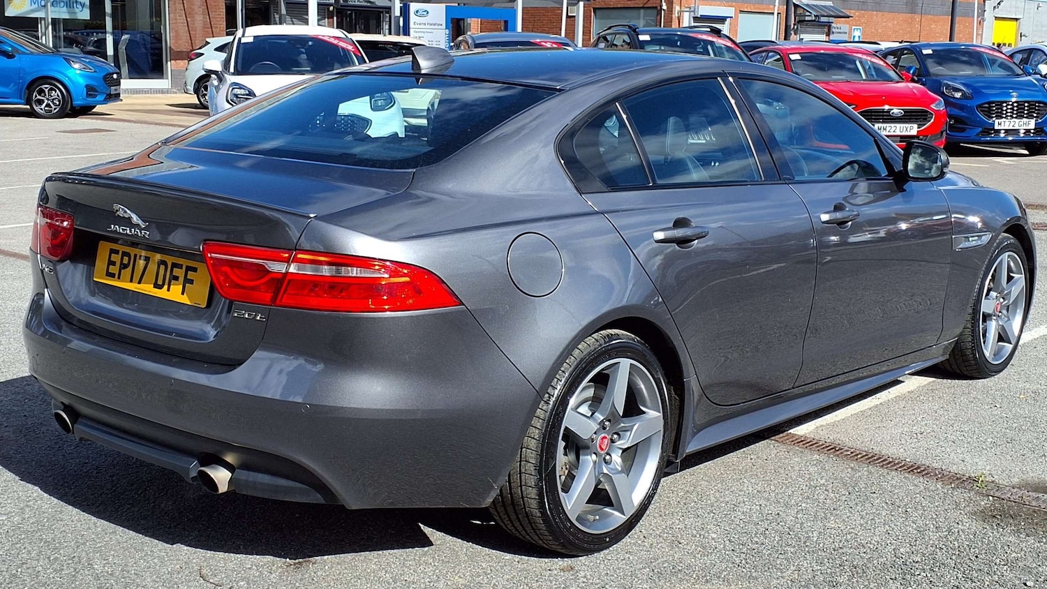 Used Jaguar XE 2017 for sale - 76170115: Photo 7