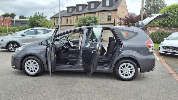 Used Toyota Prius+ 2020 for sale - 76218246: Photo 6