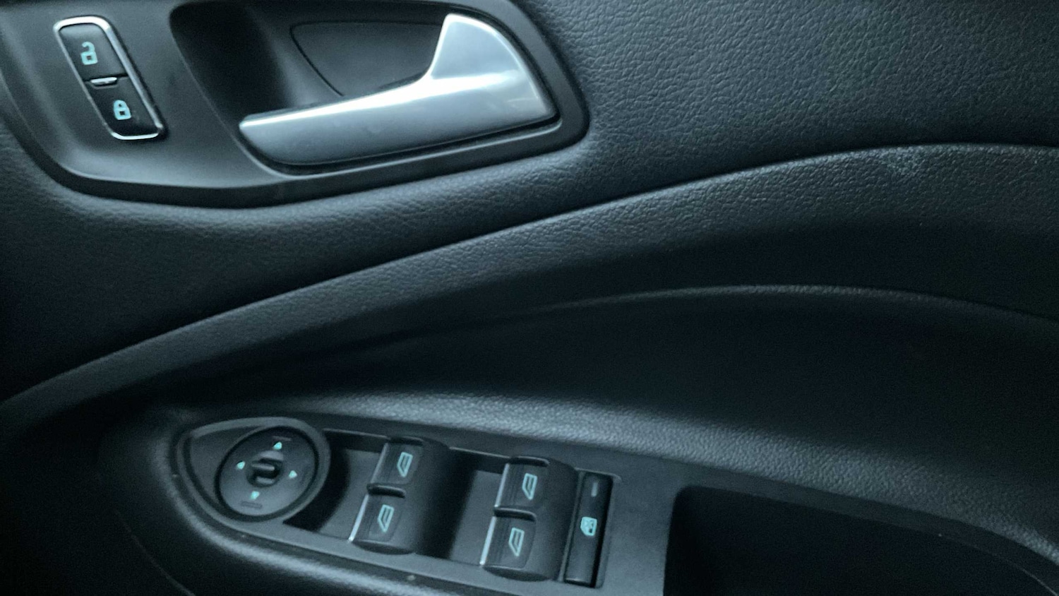 Used Ford Kuga 2015 for sale - 76575954: Photo 16