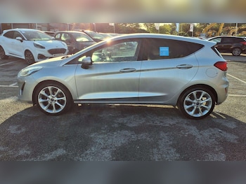 Used Ford Fiesta 2017 for sale - 76252201: Photo