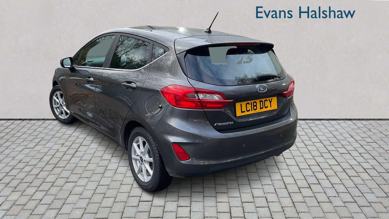 Used Ford Fiesta 2018 for sale - 76875677: Photo 2