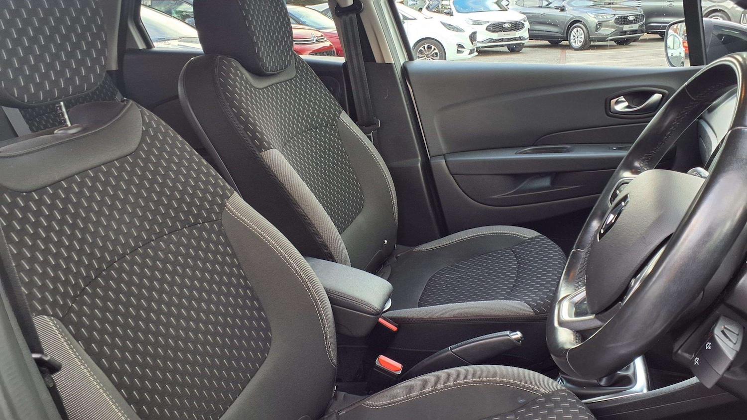 Used Renault Captur 2018 for sale - 76501895: Photo 14