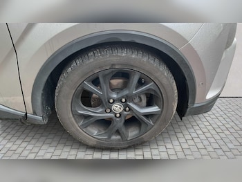Used Toyota C-HR 2018 for sale - 76967860: Photo