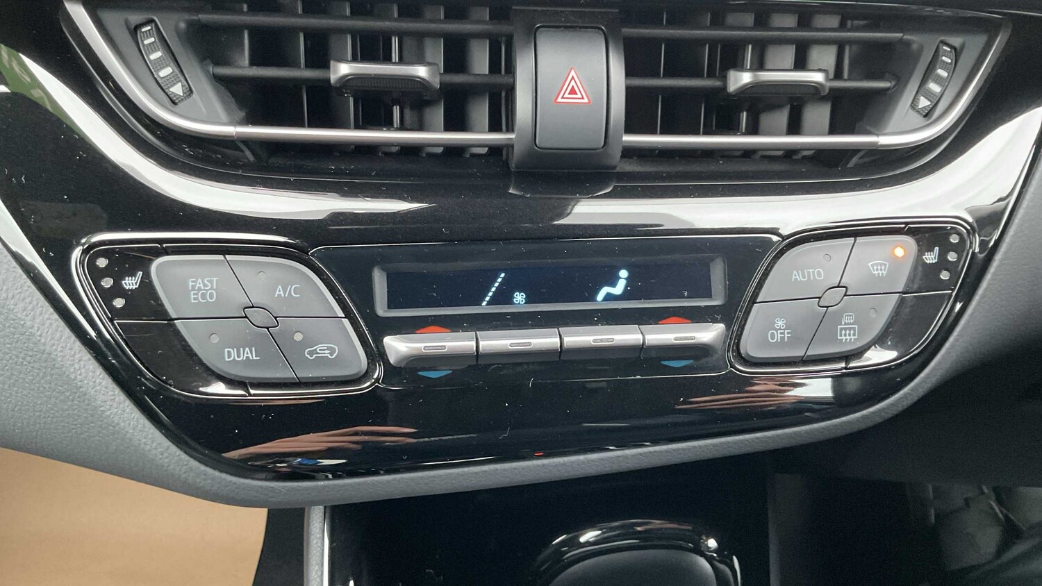 Used Toyota C-HR 2018 for sale - 77914002: Photo 18