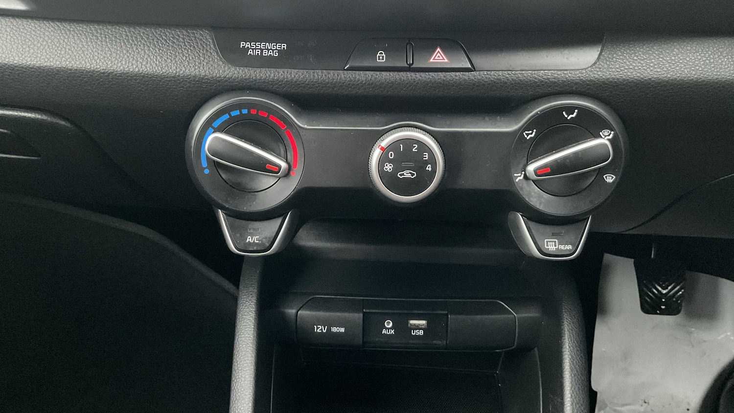 Used Kia Stonic 2018 for sale - 76063206: Photo 14