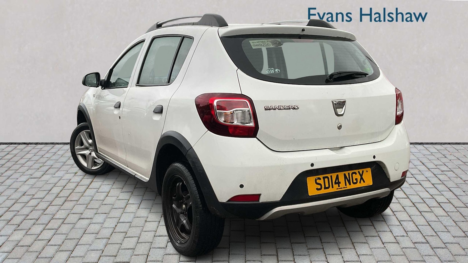Used Dacia Sandero Stepway 2014 for sale - 76774131: Photo 2