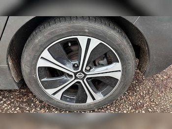 Used Nissan Leaf 2019 for sale - 77601153: Photo