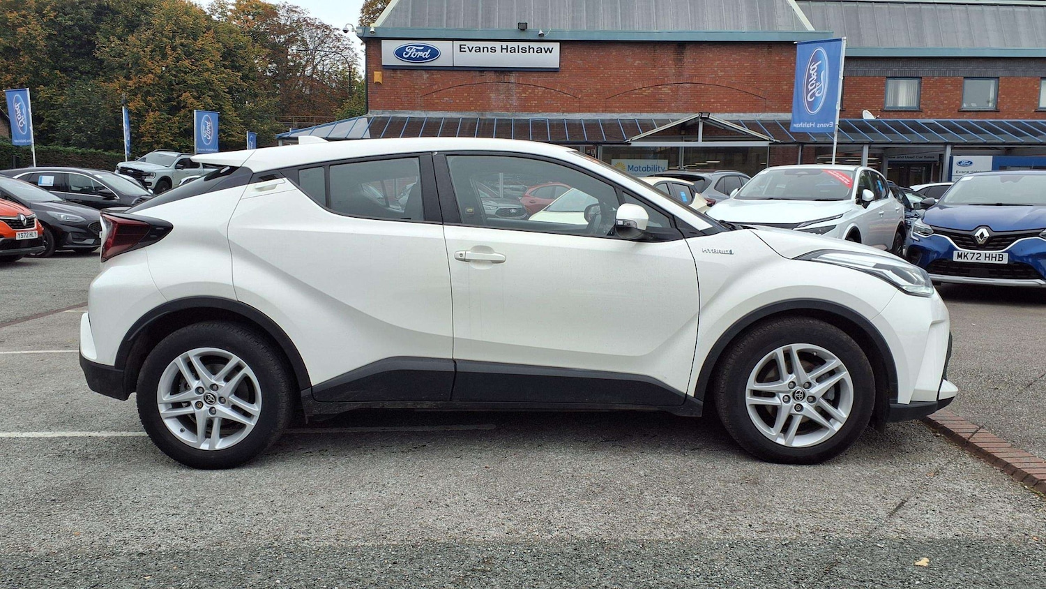 Used Toyota C-HR 2021 for sale - 76286461: Photo 2