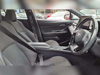 Used Toyota C-HR 2021 for sale - 76286461: Photo