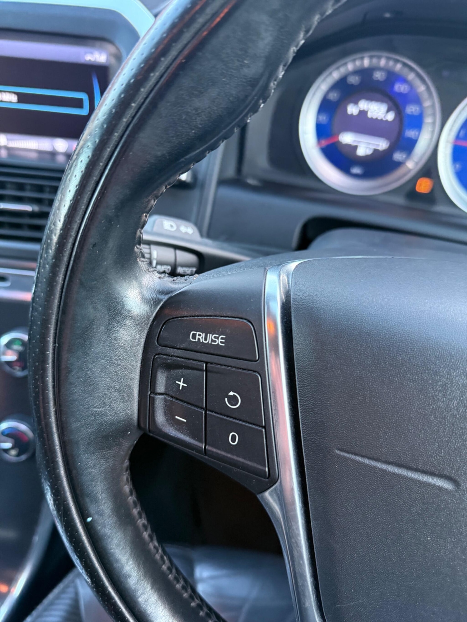 Used Volvo XC60 2012 for sale - 76742364: Photo 30