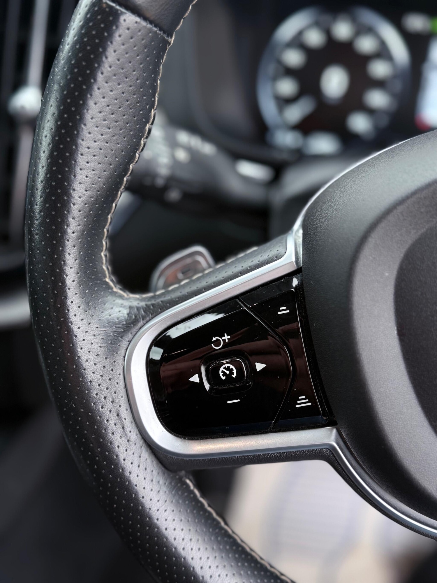 Used Volvo XC60 2018 for sale - 77670750: Photo 23