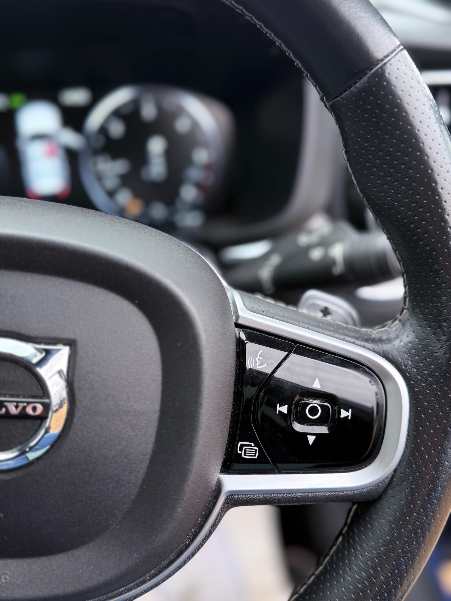 Used Volvo XC60 2018 for sale - 77670750: Photo 38