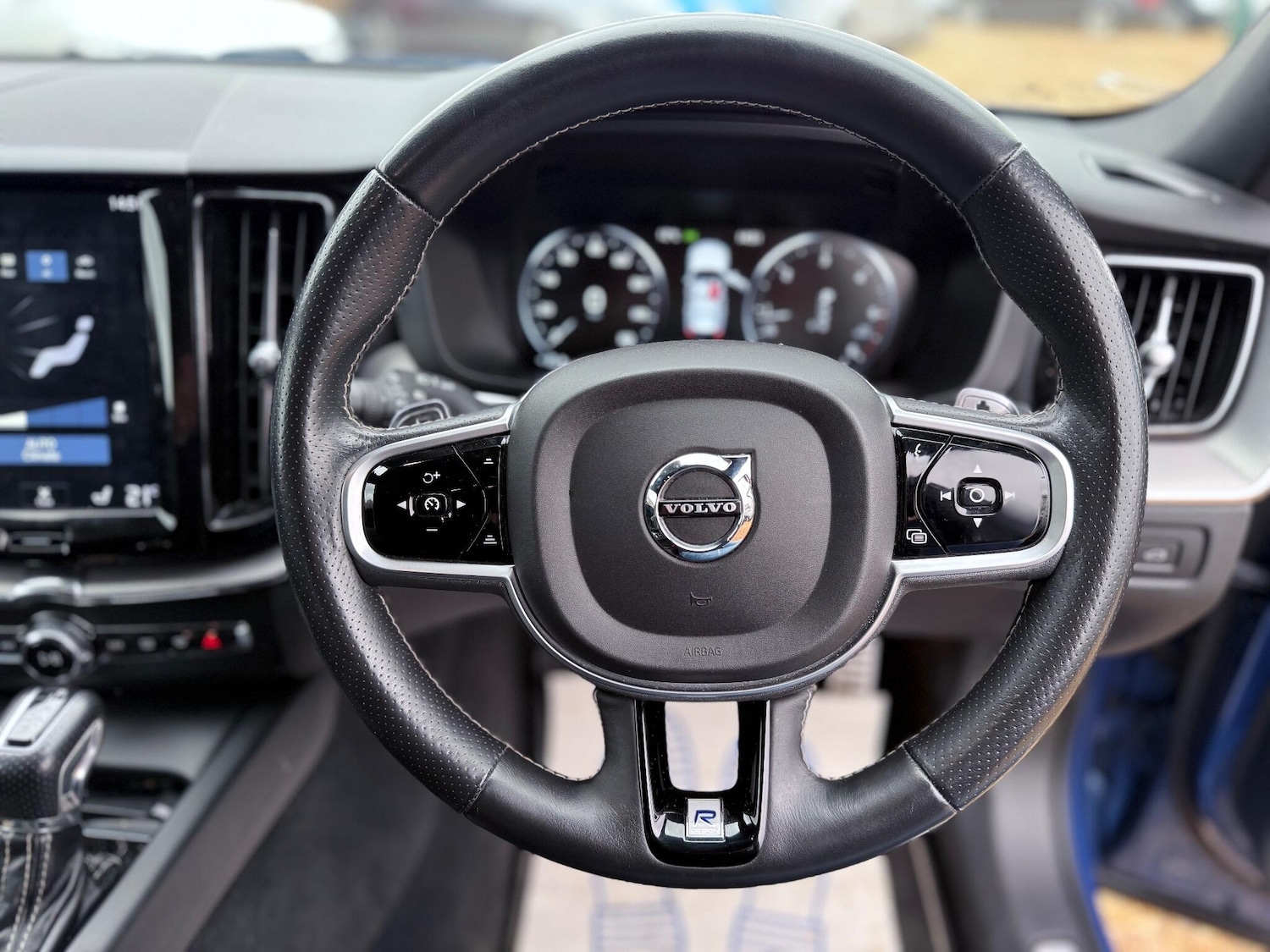 Used Volvo XC60 2018 for sale - 77670750: Photo 39