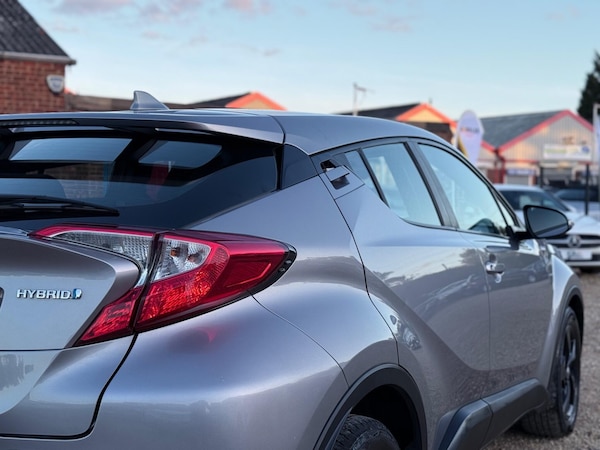 Used Toyota C-HR 2017 for sale - 76072885: Photo 12
