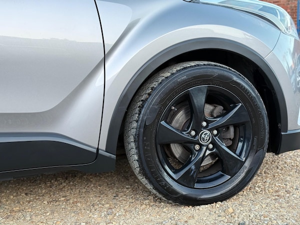 Used Toyota C-HR 2017 for sale - 76072885: Photo 32