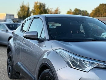 Used Toyota C-HR 2017 for sale - 76072885: Photo 4