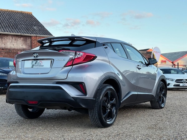 Used Toyota C-HR 2017 for sale - 76072885: Photo 9