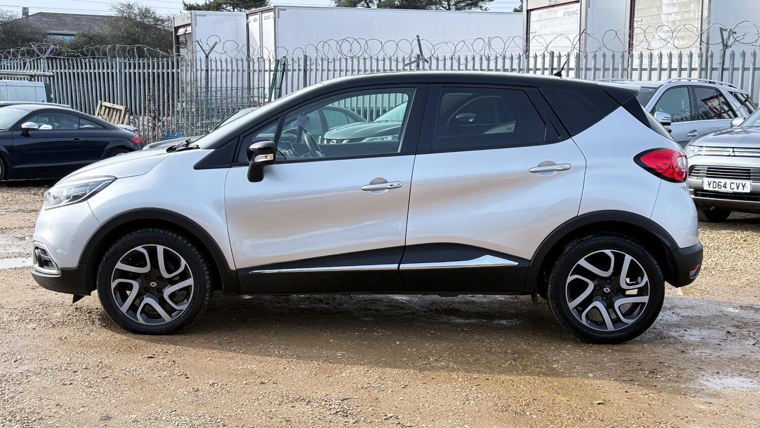 Used Renault Captur for sale - 77586379: Photo 11