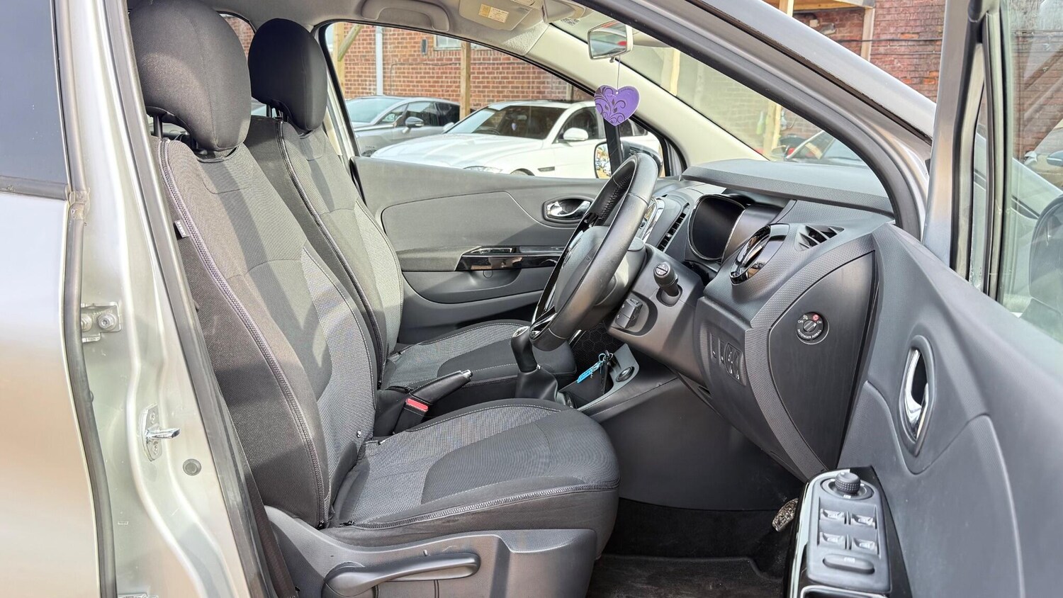 Used Renault Captur for sale - 77586379: Photo 19