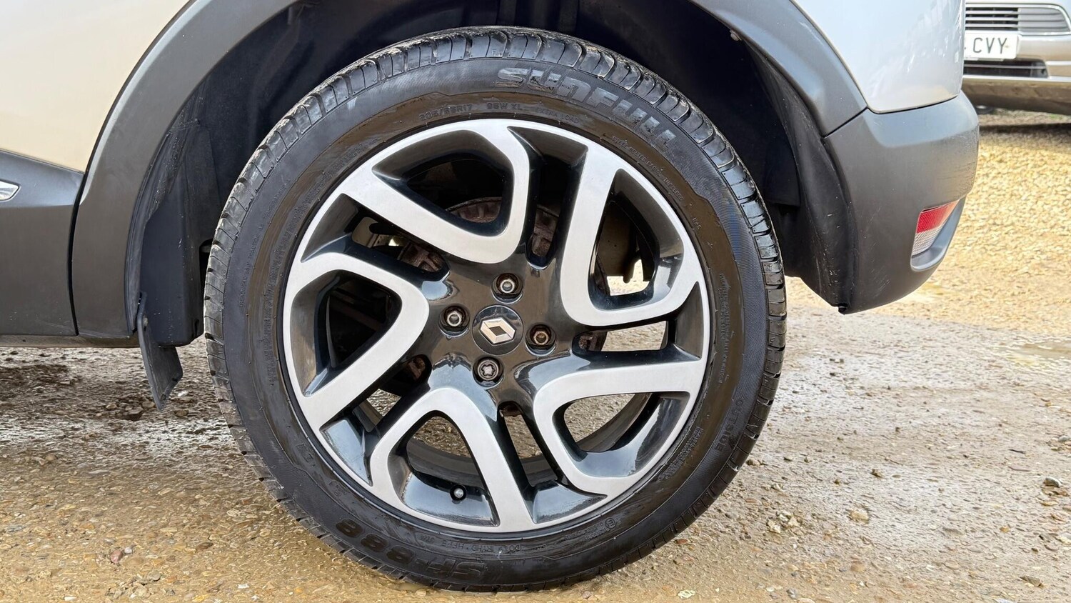 Used Renault Captur for sale - 77586379: Photo 27