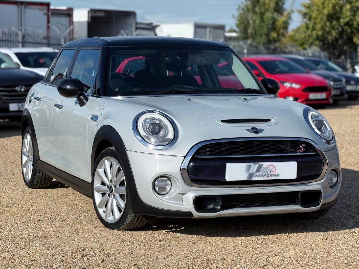 Used MINI Hatch 2017 for sale - 76099564: Photo 1