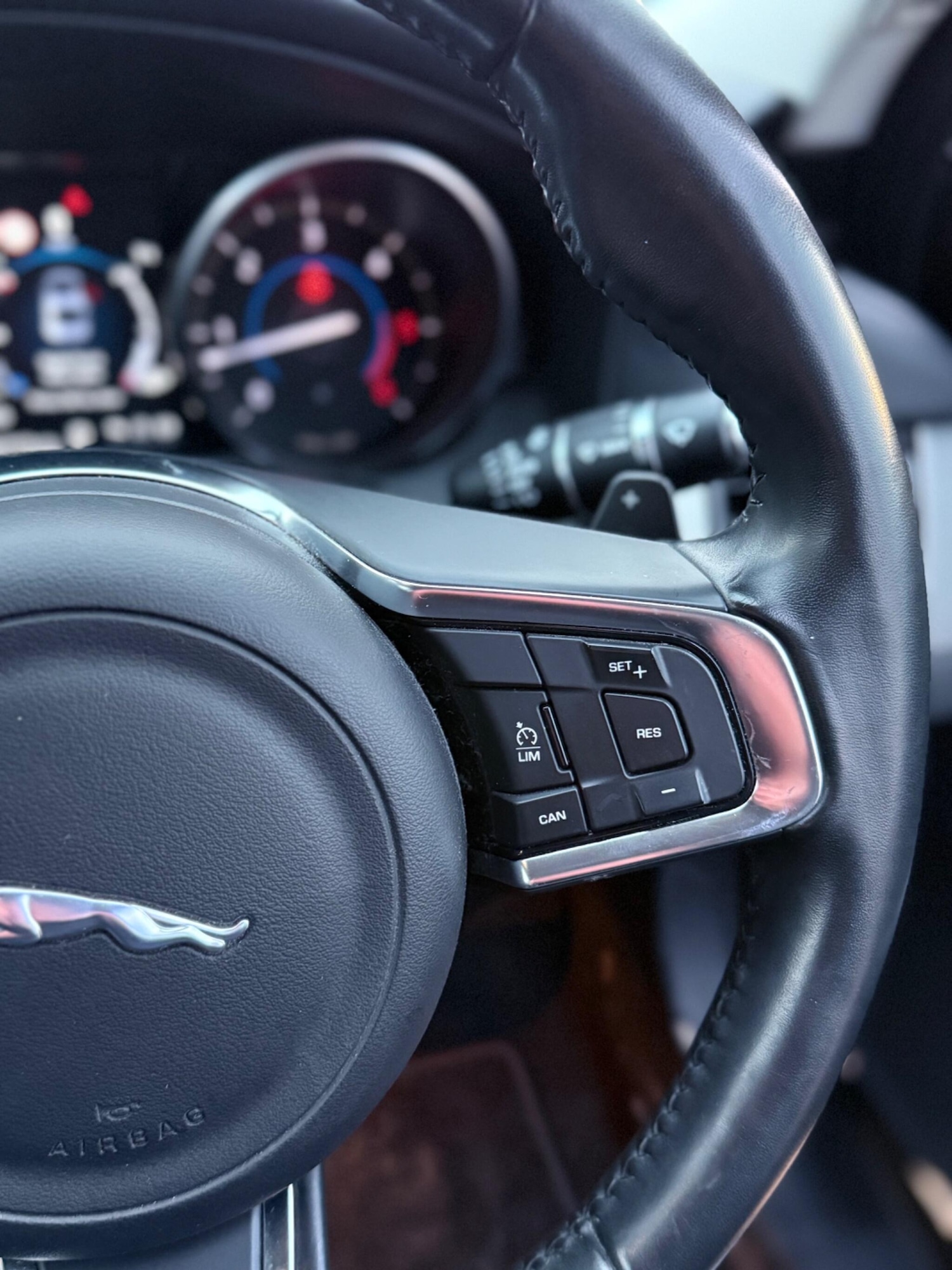 Used Jaguar XF 2017 for sale - 76743401: Photo 24