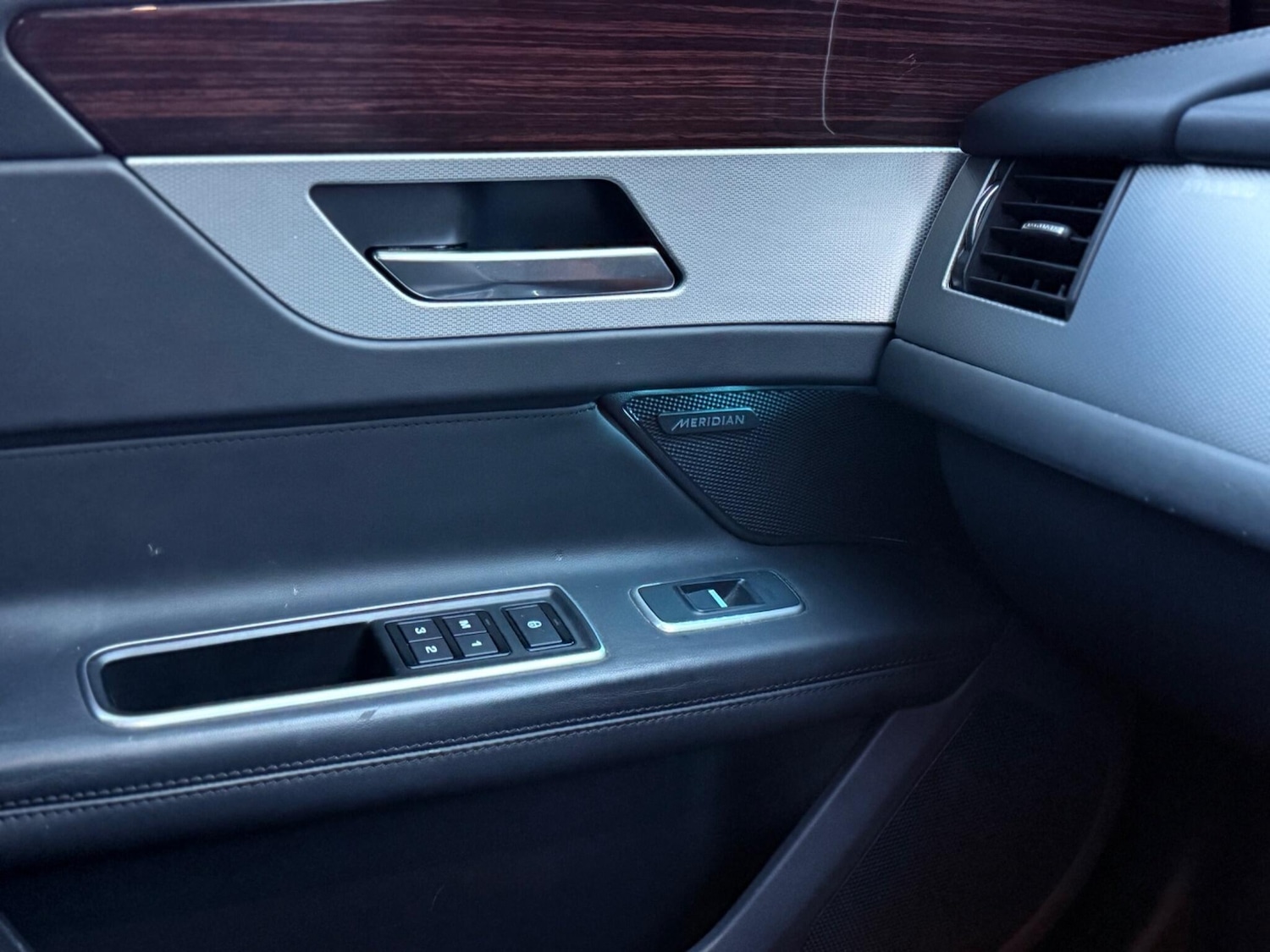 Used Jaguar XF 2017 for sale - 76743401: Photo 30