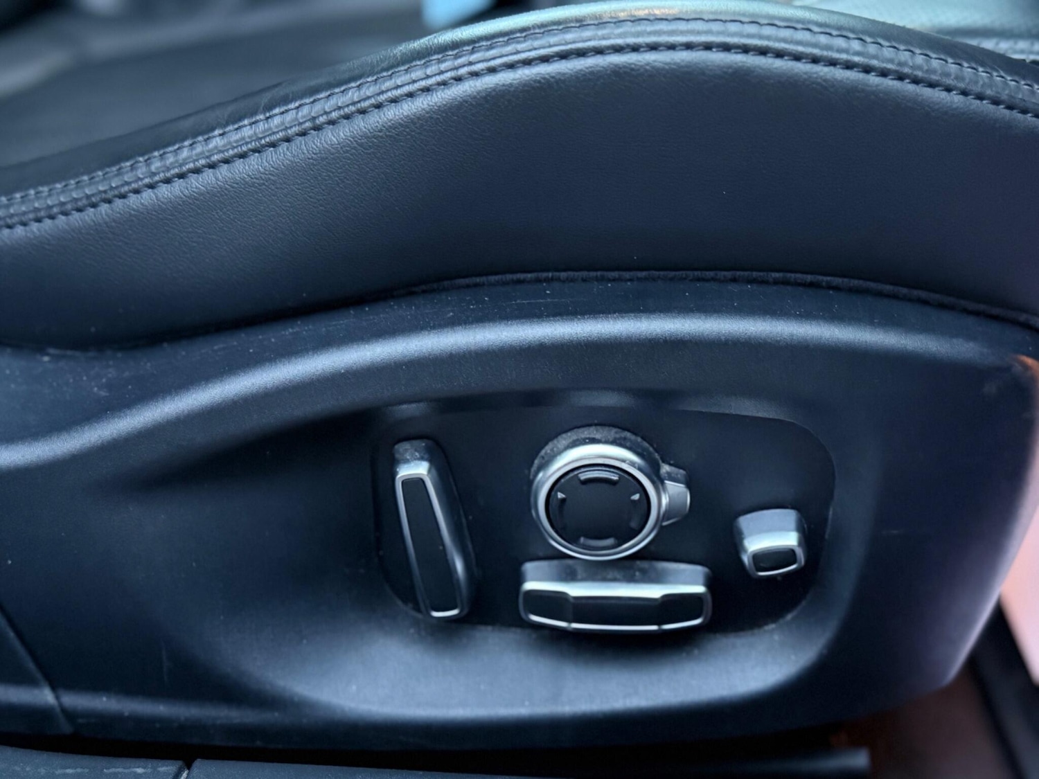 Used Jaguar XF 2017 for sale - 76743401: Photo 32