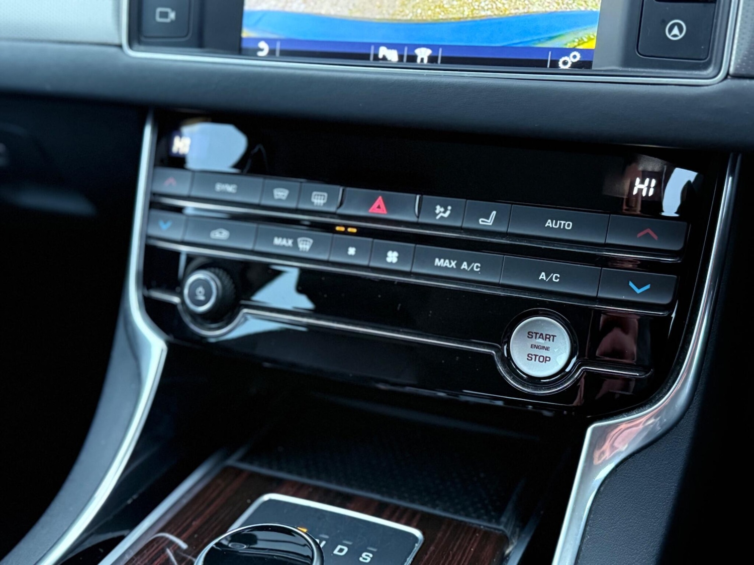 Used Jaguar XF 2017 for sale - 76743401: Photo 36