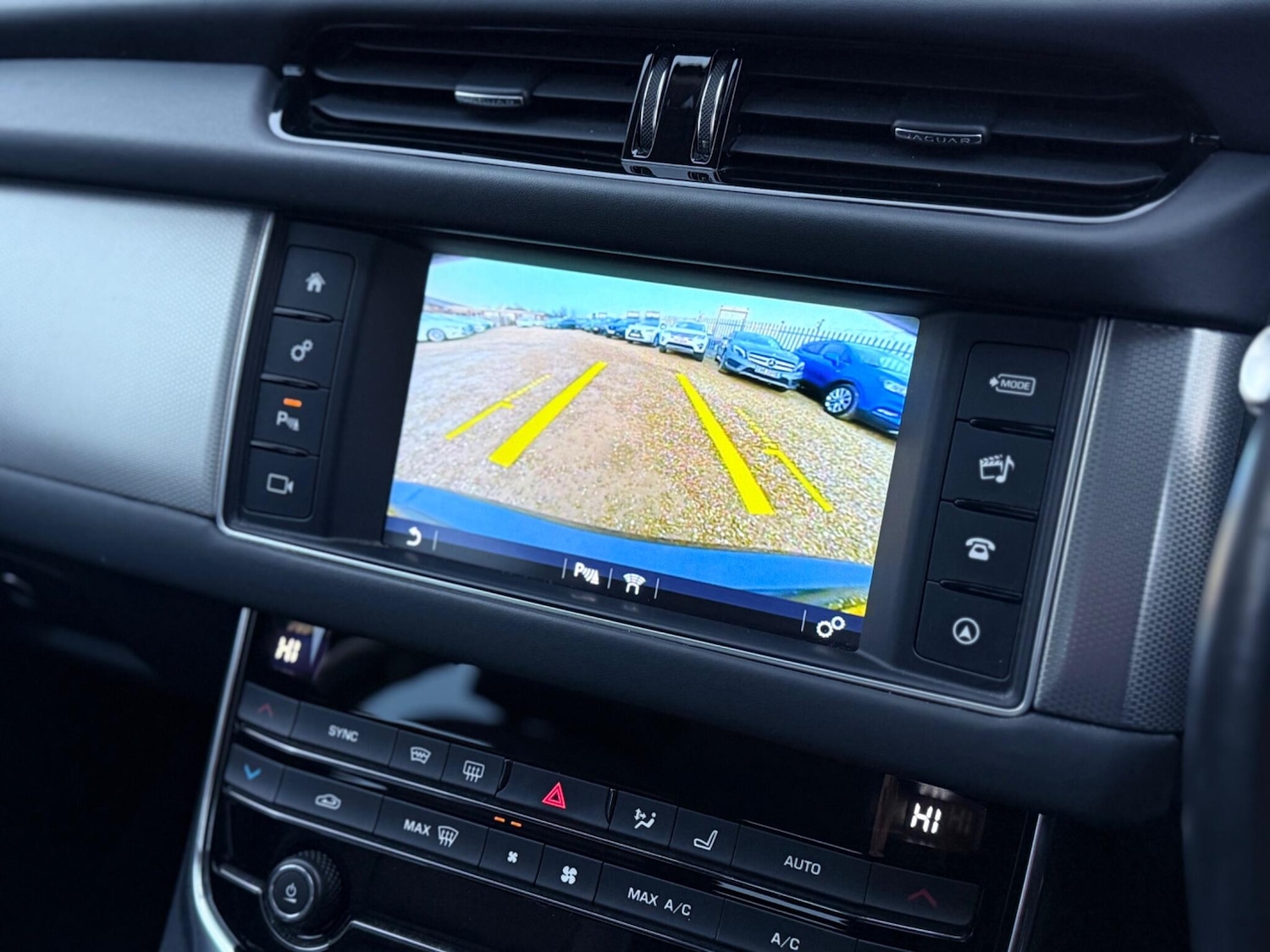 Used Jaguar XF 2017 for sale - 76743401: Photo 4