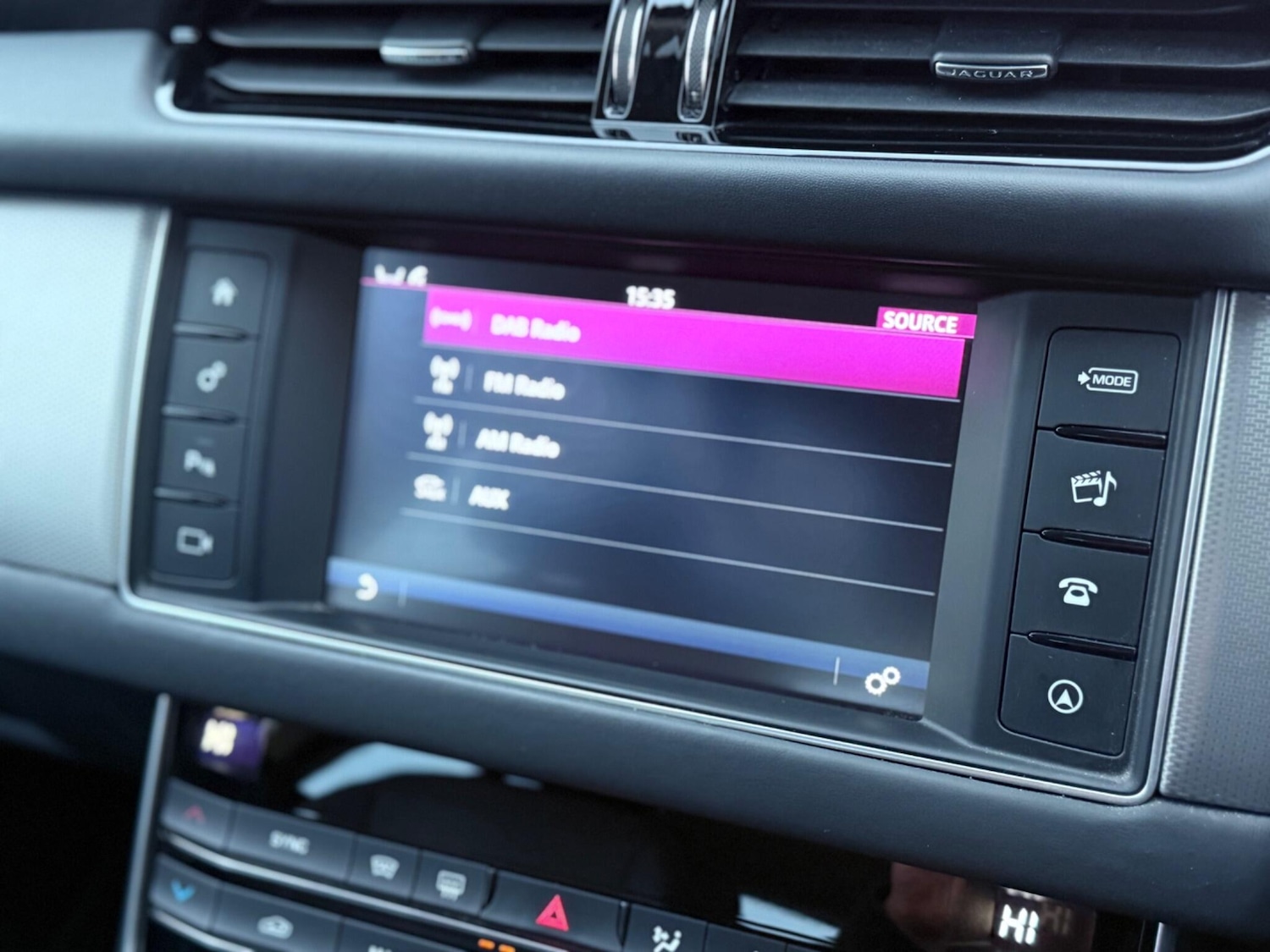 Used Jaguar XF 2017 for sale - 76743401: Photo 40