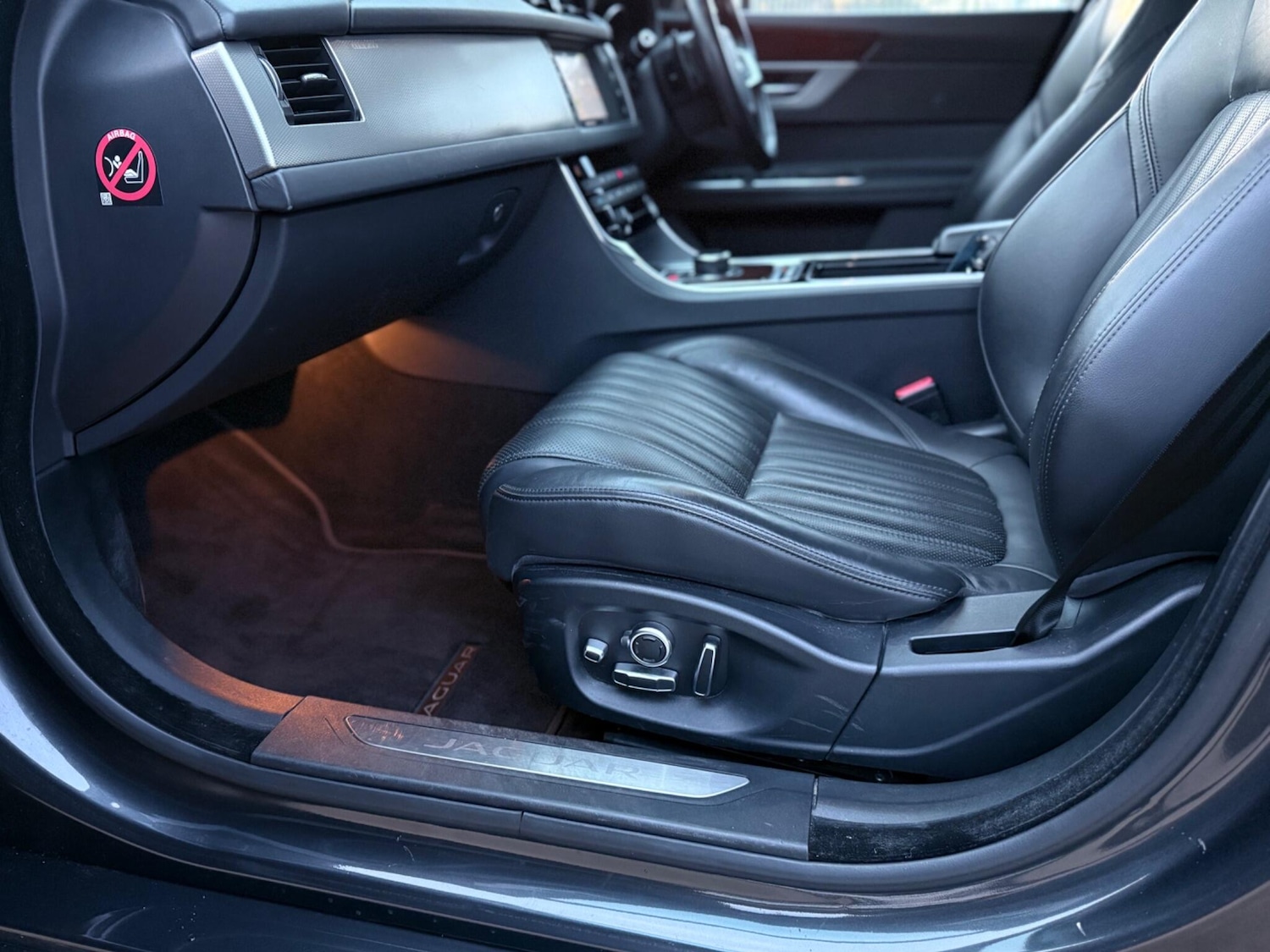 Used Jaguar XF 2017 for sale - 76743401: Photo 47