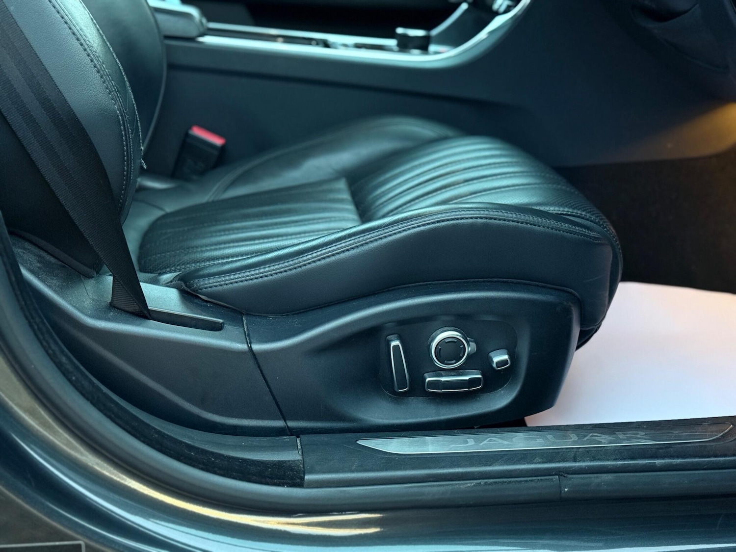 Used Jaguar XF 2017 for sale - 76743401: Photo 5