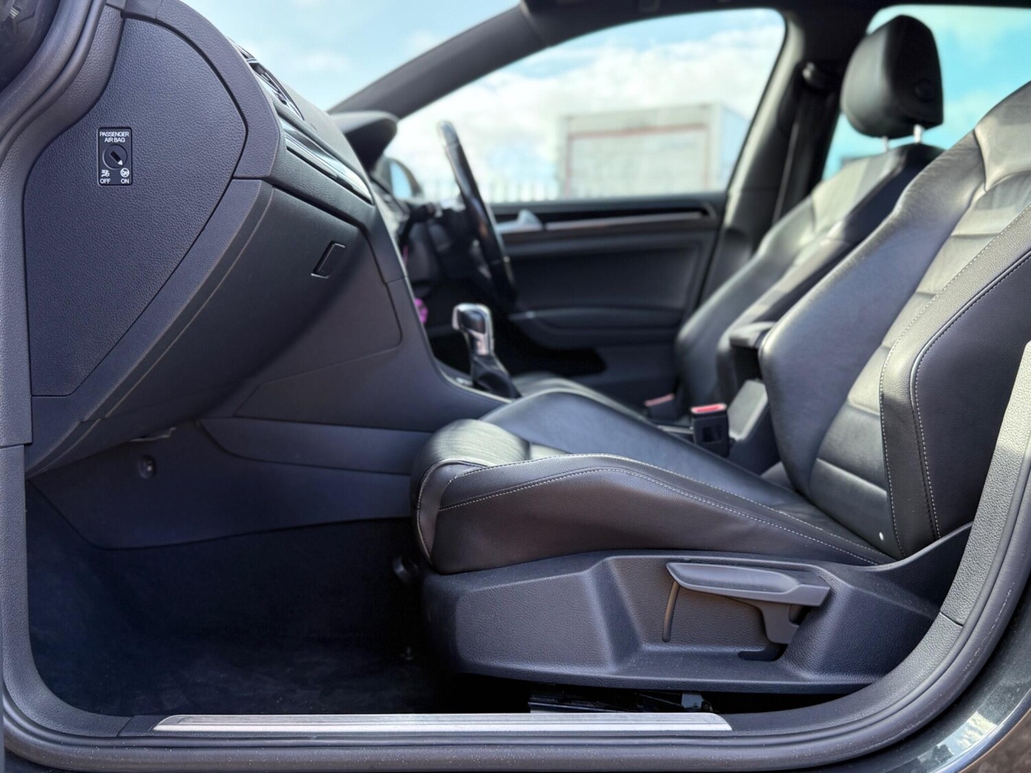 Used Volkswagen Golf 2016 for sale - 77839964: Photo 24