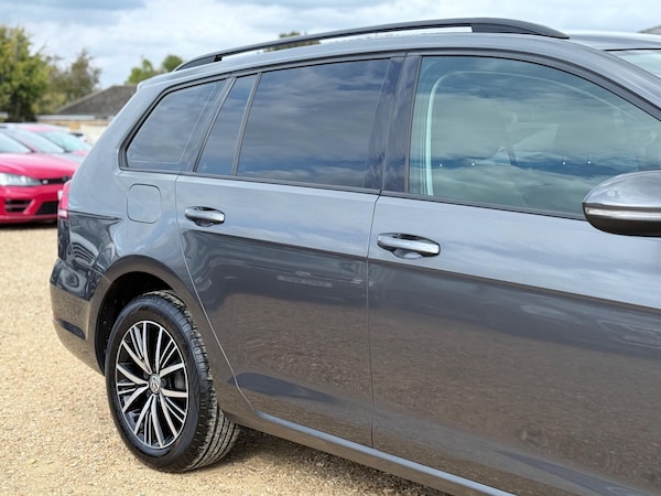 Used Volkswagen Golf 2018 for sale - 76099499: Photo 2