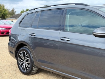 Used Volkswagen Golf 2018 for sale - 76099499: Photo 2
