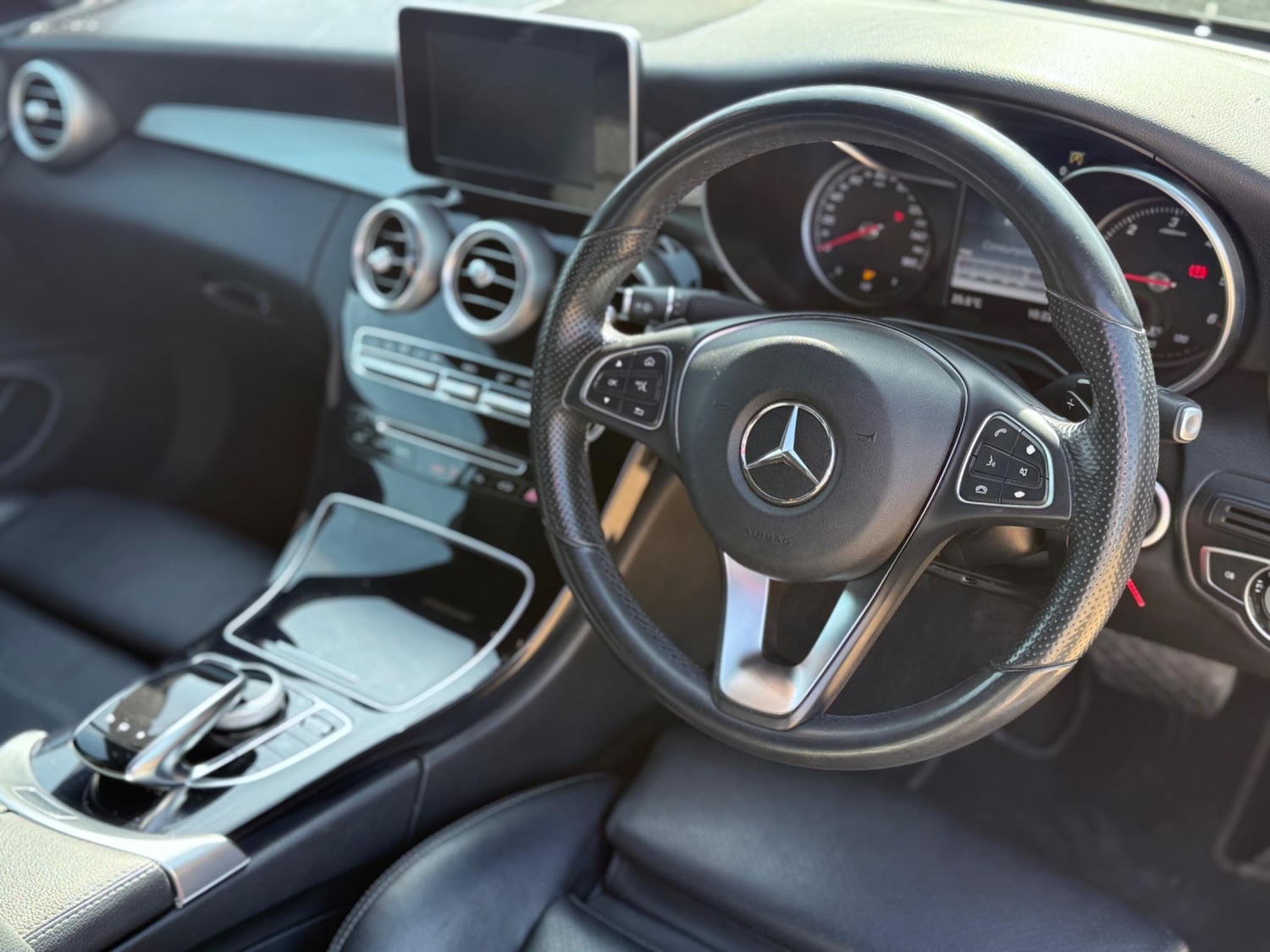 Used Mercedes-Benz C Class 2016 for sale - 76989413: Photo 40