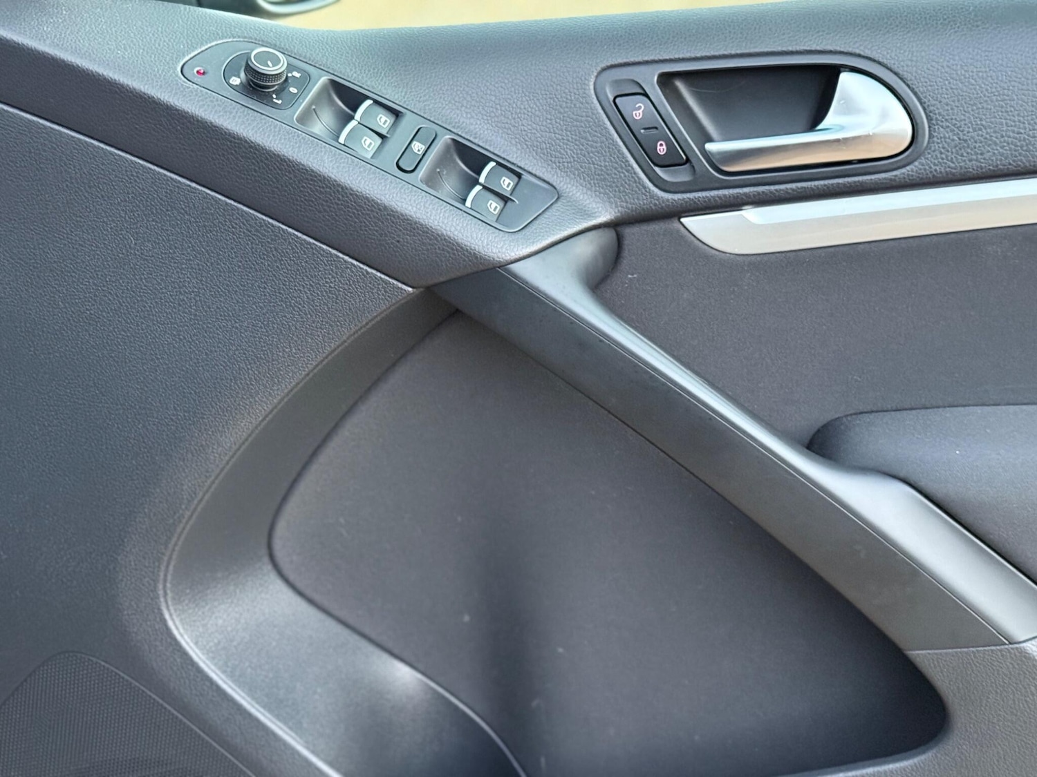 Used Volkswagen Tiguan 2015 for sale - 76306710: Photo 24