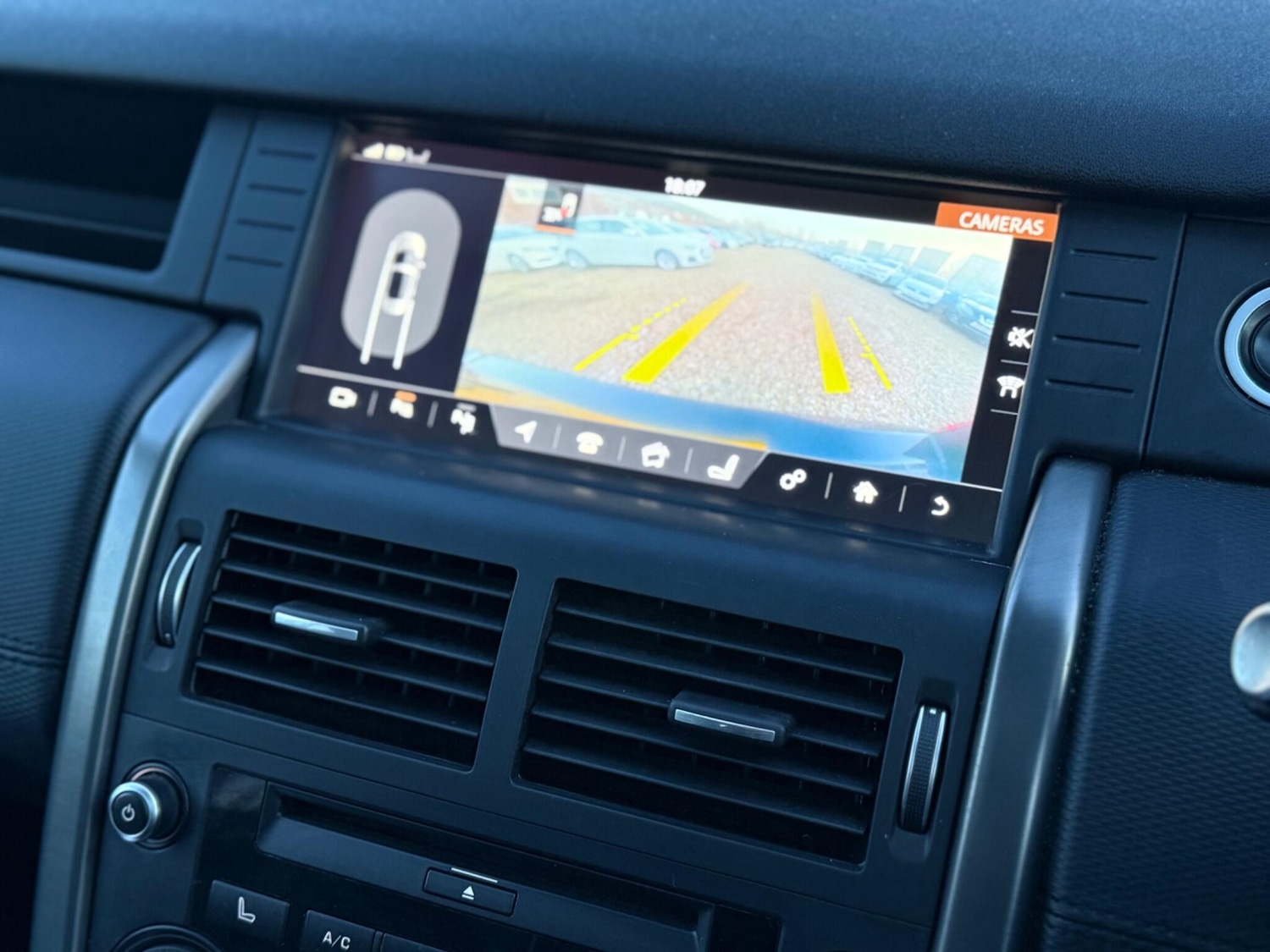 Used Land Rover Discovery Sport 2017 for sale - 77940365: Photo 15