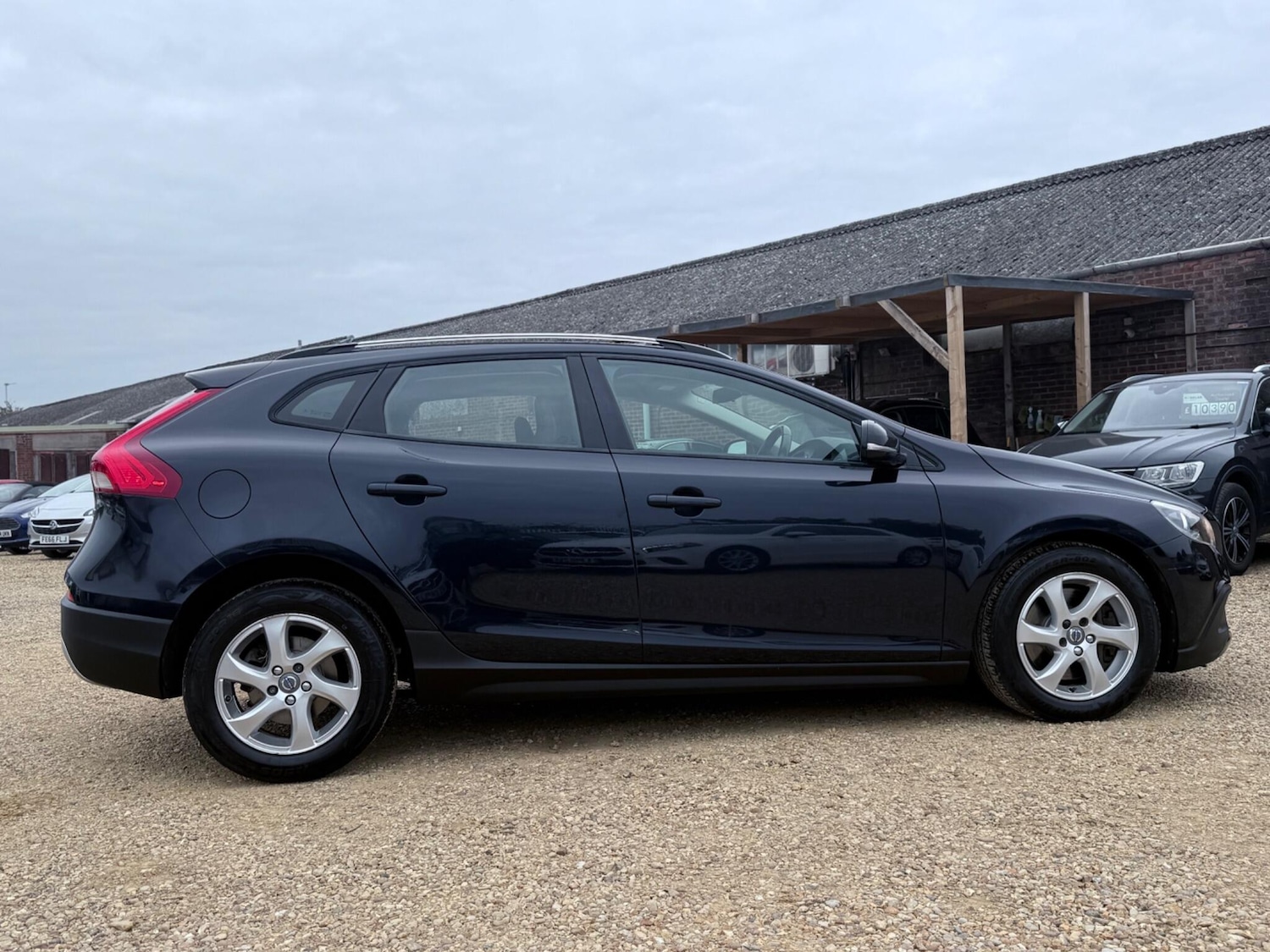 Used Volvo V40 2015 for sale - 76995452: Photo 12