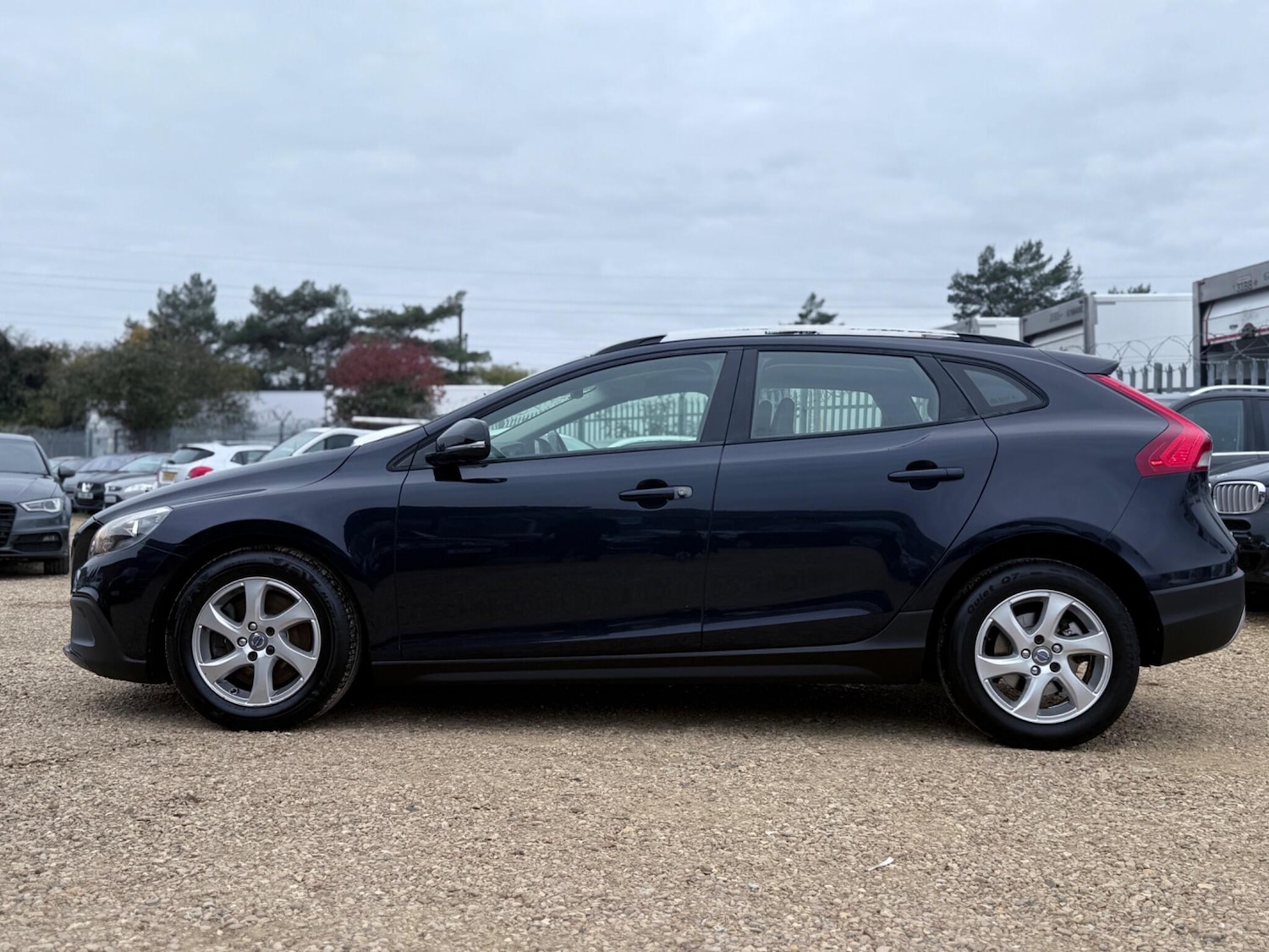 Used Volvo V40 2015 for sale - 76995452: Photo 17